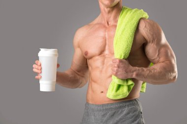 Spor salonu şişe adamla