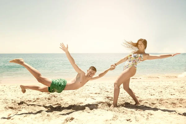 Plezier op het strand — Stockfoto