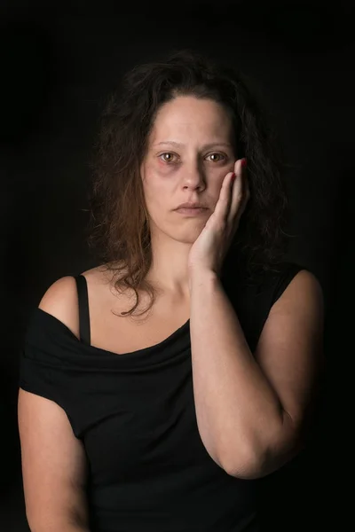 Жінка жертва домашнього насильства — стокове фото