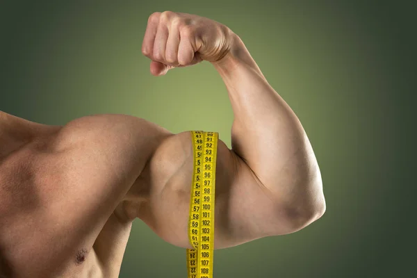 Muž s velký biceps — Stock fotografie