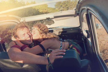 Kaç gün batımında bir araba içinde