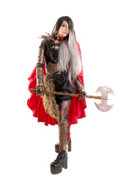 Koyu kırmızı başlıklı kız