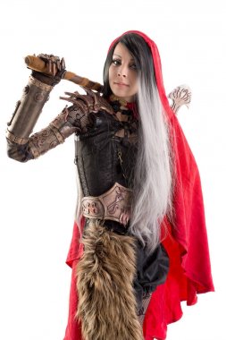 Koyu kırmızı başlıklı kız