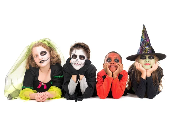 Kinderen in Halloween kostuums — Stockfoto