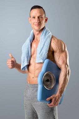 kusursuz bir beden ile adam