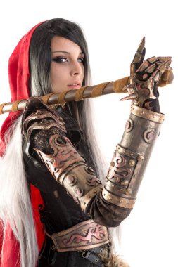 Koyu kırmızı başlıklı kız