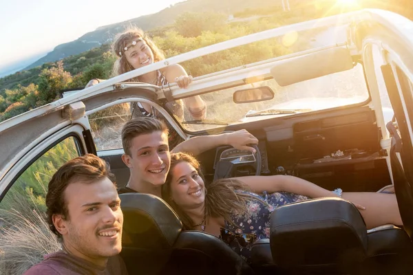 Buon gruppo in vacanza — Foto Stock