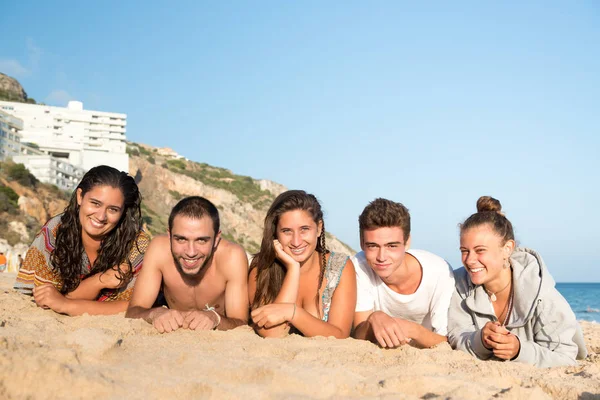 Freunde im Sommer — Stockfoto