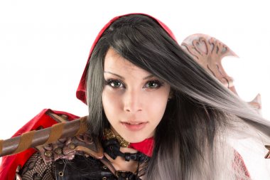 Koyu kırmızı başlıklı kız