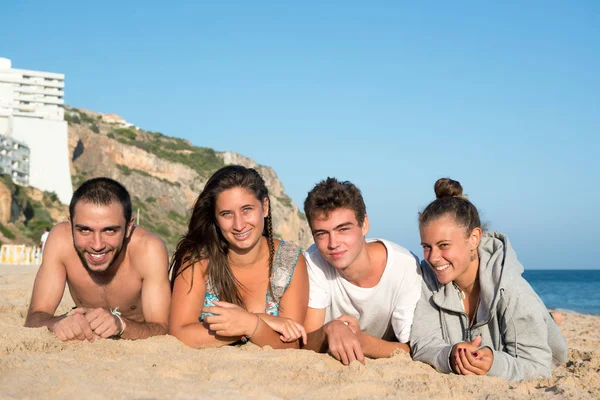 Vrienden in de zomer — Stockfoto