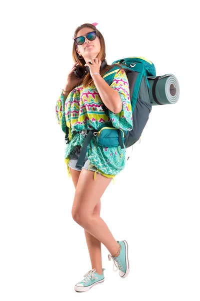 Dívka s batohem na cestách — Stock fotografie
