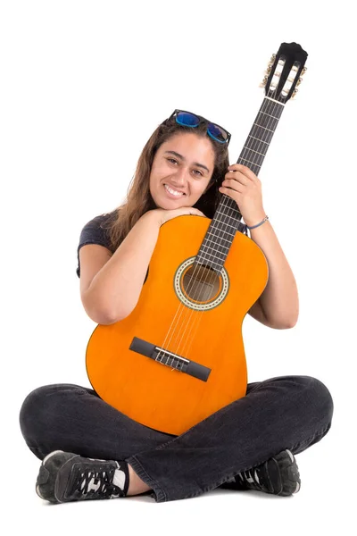 Gelukkig Meisje Poseren Met Gitaar Geïsoleerd Wit — Stockfoto