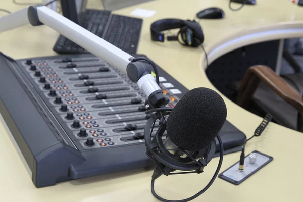 Radyo istasyonu. Mikrofon bir kayıt stüdyosu
