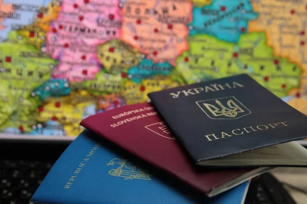 Farklı ülkelerin Pasaportlar