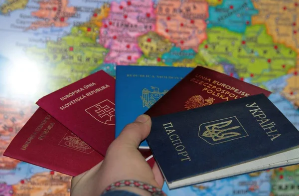 Passaportes de diferentes países — Fotografia de Stock