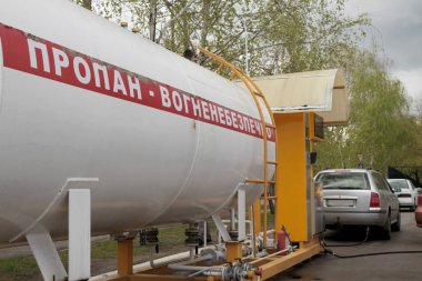 Sıvı propan gazı Garı Panoraması. Sıvılaştırılmış gaz araç tank doldurmak için Lpg istasyonu.