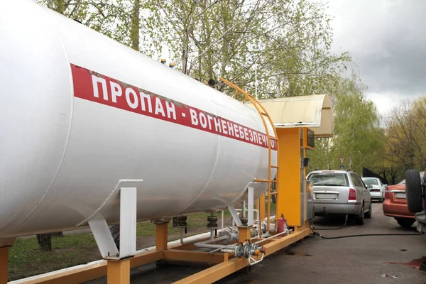 Панорама АЗС рідкого пропану. Станція LPG для заповнення скрапленого газу в резервуари транспортного засобу . — стокове фото