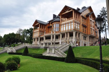 Novi Petrivtsi, Ukrayna, ahşap Veikkausliiga'da, Ukrayna Cumhurbaşkanı Viktor Yanukoviç Mezhyhiria içinde eski köşkü.