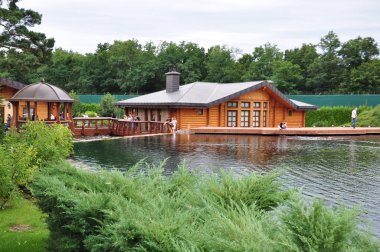 Novi Petrivtsi, Ukrayna, ahşap Veikkausliiga'da, Ukrayna Cumhurbaşkanı Viktor Yanukoviç Mezhyhiria içinde eski köşkü.