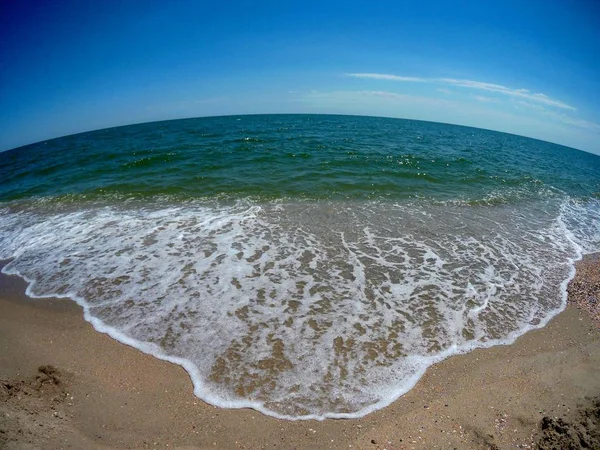 Παραλία και κύματα στη Μαύρη θάλασσα, Οδησσό — Φωτογραφία Αρχείου