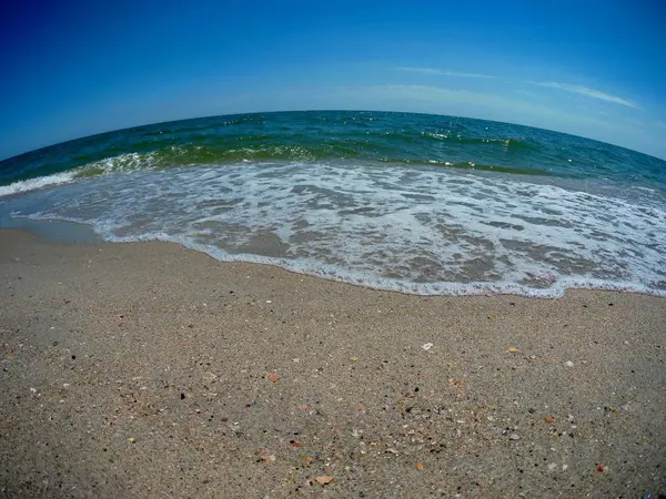Strand en de golven op de Zwarte Zee, Odessa — Stockfoto