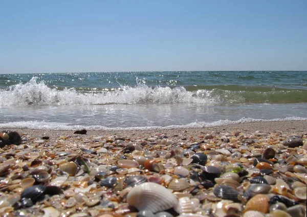 Beach and waves on the Black Sea, Odessa — Stock Photo, Image