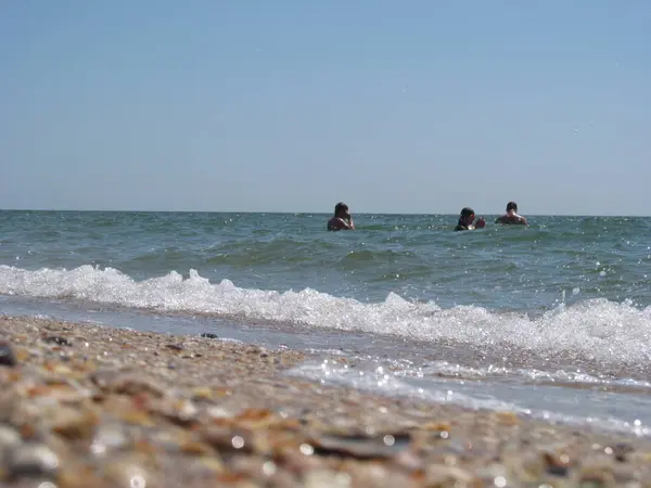 Playa y olas en el Mar Negro, Odessa — Foto de Stock