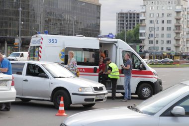Kiev, Ukrayna, Zafer Meydanı'ndaki iki araba çarpışması 3 Temmuz 2017