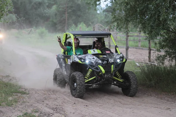 Wettkämpfe und Quads. kyiv stage des can-am quest cup kyiv team competition 2017, zabire, kyiv region, ukraine, juni 25, 2017 — Stockfoto