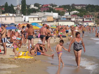 Odessa region, Ukrayna, Ağustos, 2017'Karadeniz kıyısında insanlar dinlenmek.