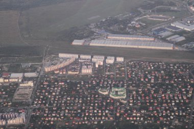 Emlak dan kuşbakışı. Çok katlı binalar, Kiev, Ukrayna, 09.08.2017 özel evler gelişimi.