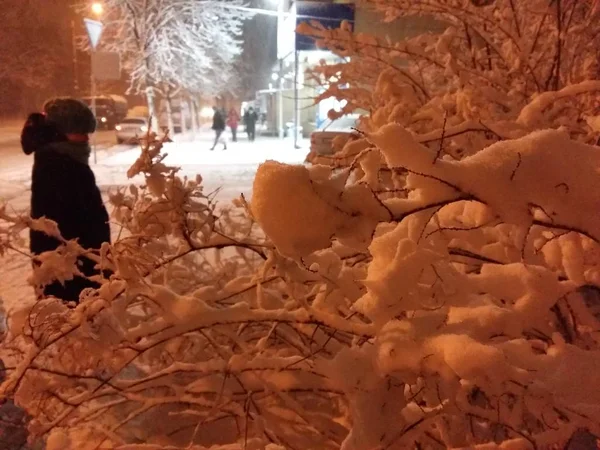 Snowing pesante durante la notte a Kiev, Ucraina — Foto Stock