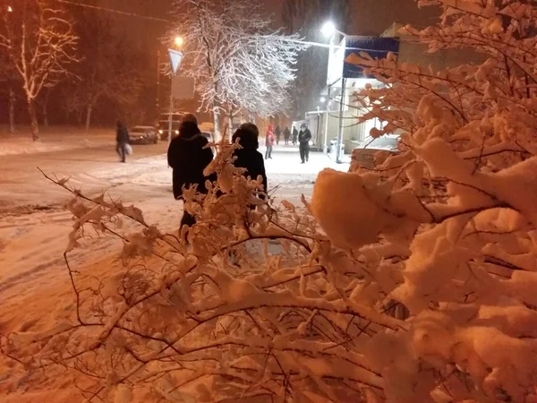 Pesado nevar à noite em Kiev, Ucrânia — Fotografia de Stock