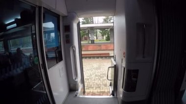 İnsanlar tren içinde yüksek bir hızda seyahat. Kiev, Ukrayna, 16 Ekim 2017. Birçok kişi ile yüksek hızlı trenin içinde sahne