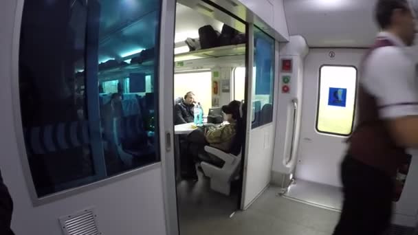 Mensen Reizen Trein Hoge Snelheid Kiev Oekraïne Oktober 2017 Scène — Stockvideo