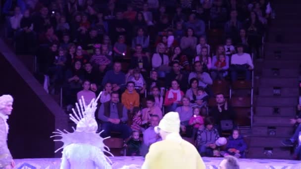 Kiev Ukrayna Aralık 2017 Seyirci Rehine Izlerken Podyumda Seyirci Sirkte — Stok video