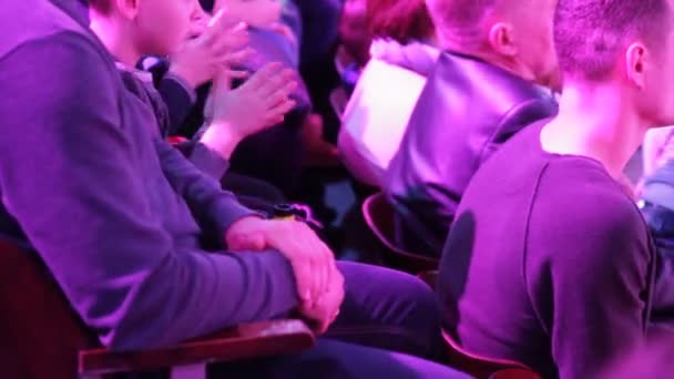 Kiev Ukrayna Aralık 2017 Seyirci Rehine Izlerken Podyumda Seyirci Sirkte — Stok video