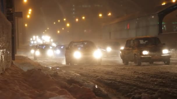 Śniegu Ulicach Wieczorem Rozmycie Szczególności Zwiększyć Ruch — Wideo stockowe