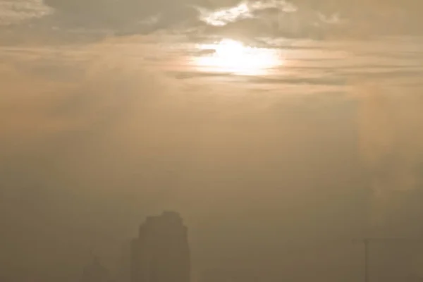 Kış günbatımı şehri.