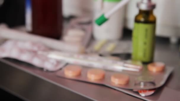 Vitamine Comprimés Pilules Empilés Avec Thermomètre — Video