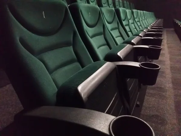 电影院里有许多座位。电影院里的扶手椅 — 图库照片