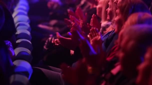 Київ Березня 2018 Року Україна Залі Глядачі Спостерігають Концерт Одному — стокове відео