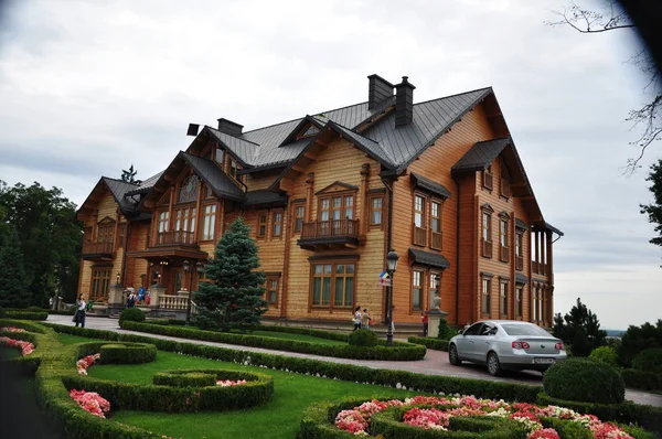 Kiev, August 24, 2014. Residence of the President of Ukraine Viktor Yanukovych in Mezhyhiria. — Stock Photo, Image