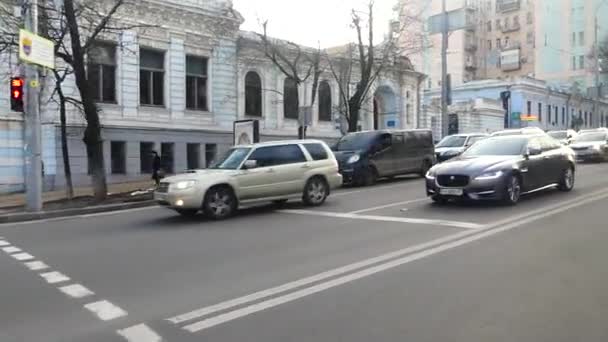 Kiev April 2018 Ukraina Tung Trafik Staden Bilar Flytta Långsamt — Stockvideo