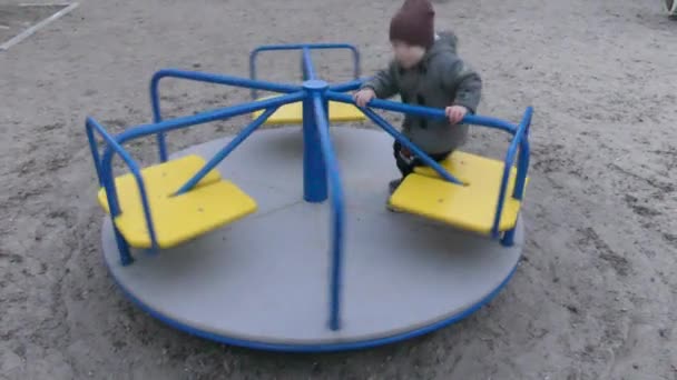 Carrousel Tournant Simple Carrousel Pour Enfants Tournant Autour Composite Avec — Video