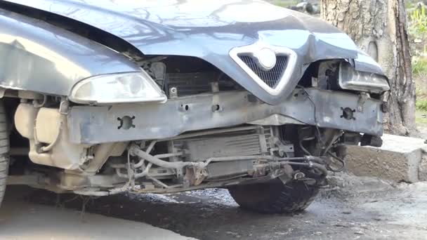 Kiev Ucrânia Apr 2018 Carro Destroços Impacto Frontal Estrada Após — Vídeo de Stock