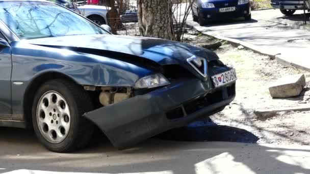 Kiew Ukraine April 2018 Frontalzusammenstoß Mit Autowrack Nach Unfall Niedrigen — Stockvideo