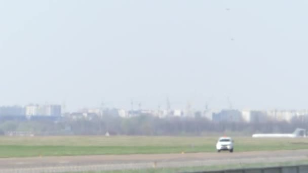 Киев Украина Апреля 2018 Года Киевский Международный Аэропорт Специальная Машина — стоковое видео