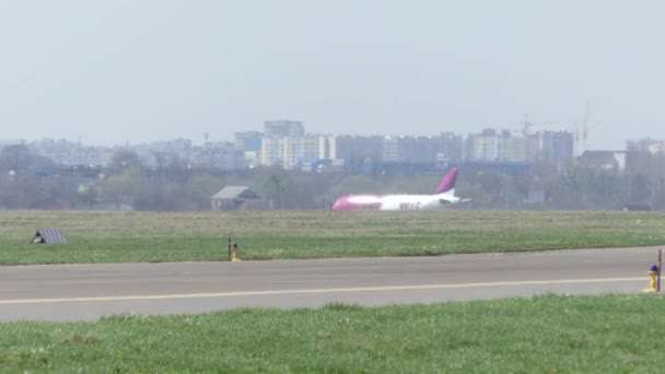 Kiev Ukrayna Nisan 2018 Uluslararası Havaalanı Kiev Wizz Air Hava — Stok video