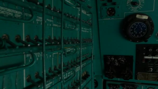 Dans le cockpit de l'avion à la place des pilotes .